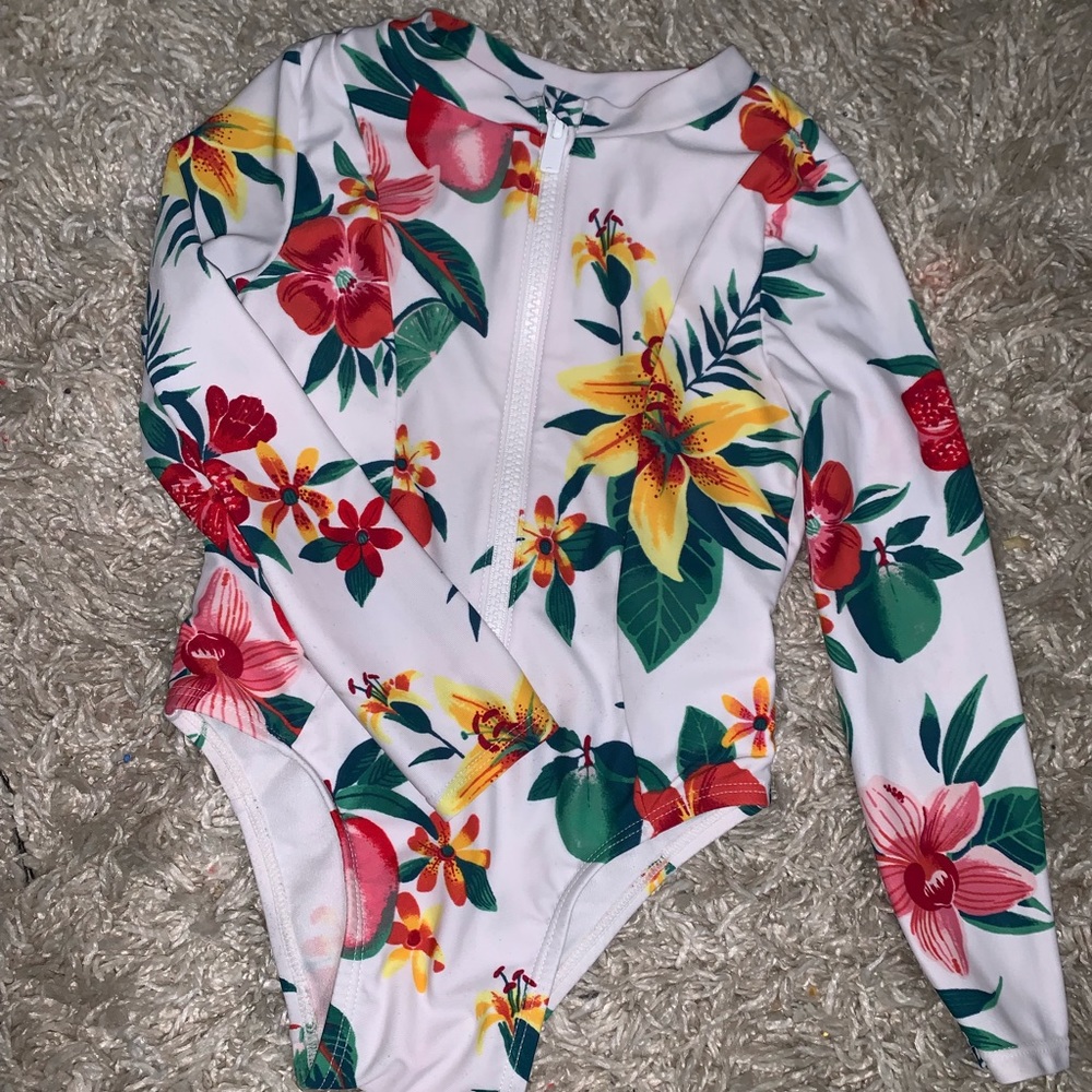 Old Navy bathing suit size 4T